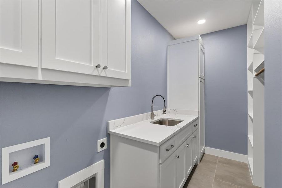 Furnished interior view inside a new home in , Gun Barrel City (Image 12).