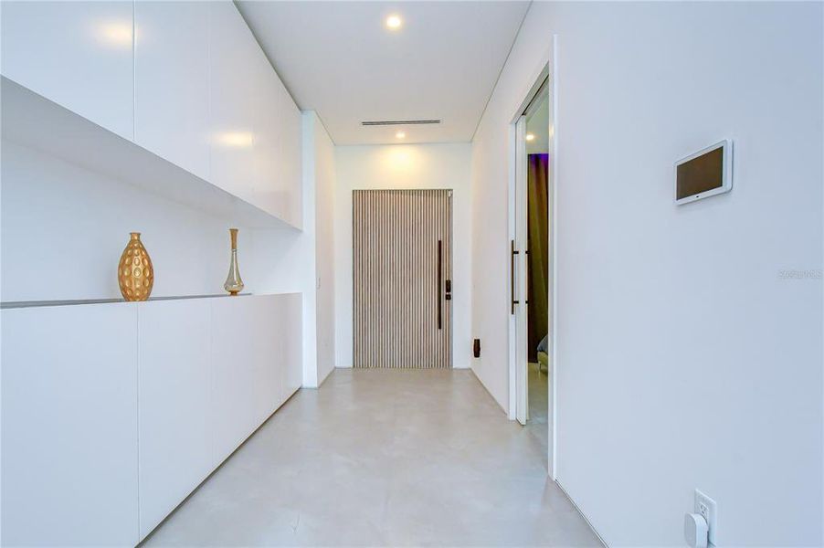 Spacious, unfurnished interior of a new home in , Tampa (Image 18).