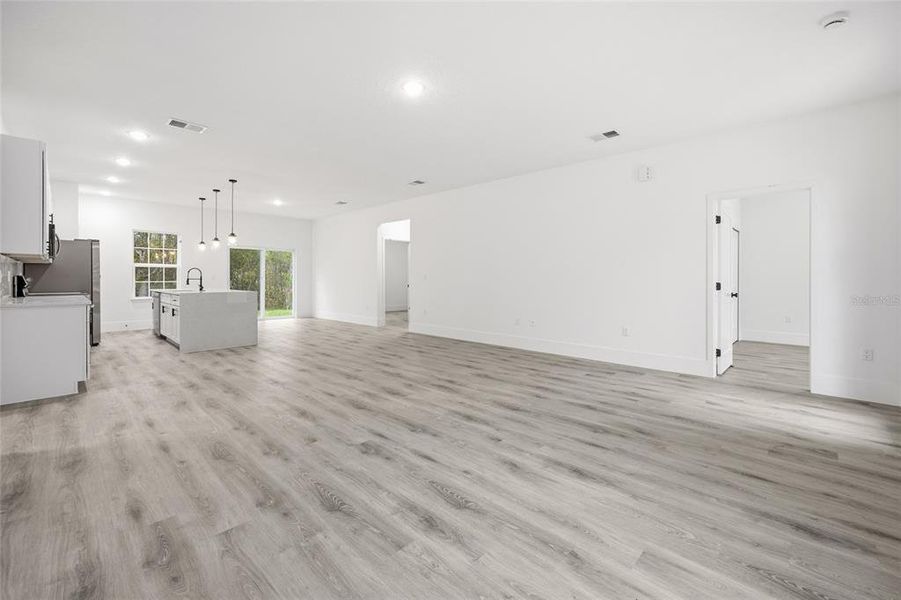 Spacious, unfurnished interior of a new home in , Citrus Springs (Image 15).