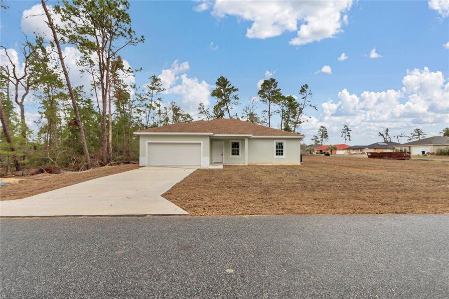 Exterior details and patio area of a home in , Ocala (Image 21).