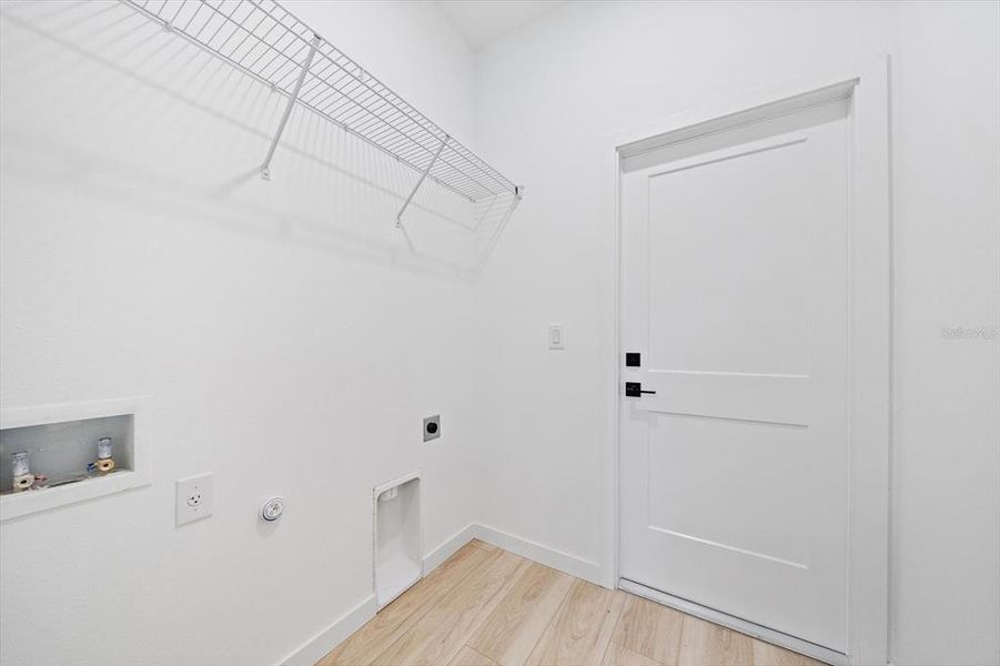 Spacious, unfurnished interior of a new home in , North Port (Image 26).