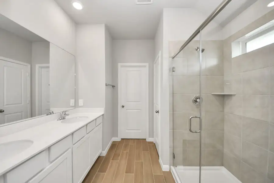 Furnished interior view inside a new home in Montgomery Ridge: Landmark Collection, Montgomery (Image 6).