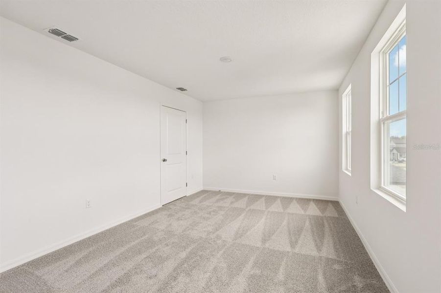 Spacious, unfurnished interior of a new home in Trailside, Mount Dora (Image 17).