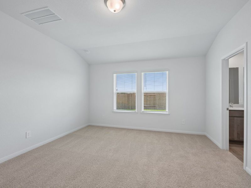 Spacious, unfurnished interior of a new home in Riverbend at Double Eagle - Reserve Collection, Cedar Creek (Image 10).