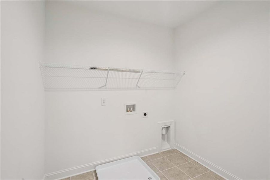 Spacious, unfurnished interior of a new home in East Harbor II at Chestatee, Dawsonville (Image 22).