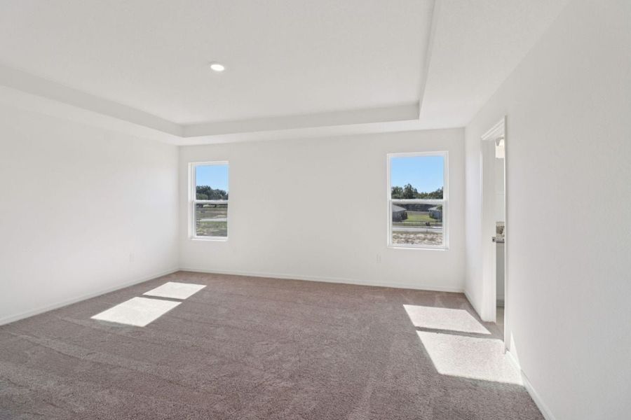 Spacious, unfurnished interior of a new home in Silver Lake Estates I, Leesburg (Image 5).