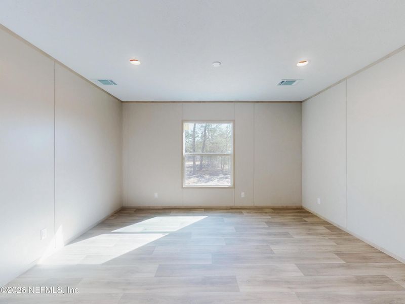 Spacious, unfurnished interior of a new home in , Keystone Heights (Image 18).