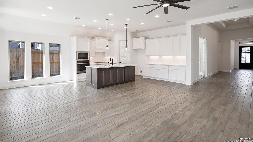 Spacious, unfurnished interior of a new home in Homestead 65', Schertz (Image 17).