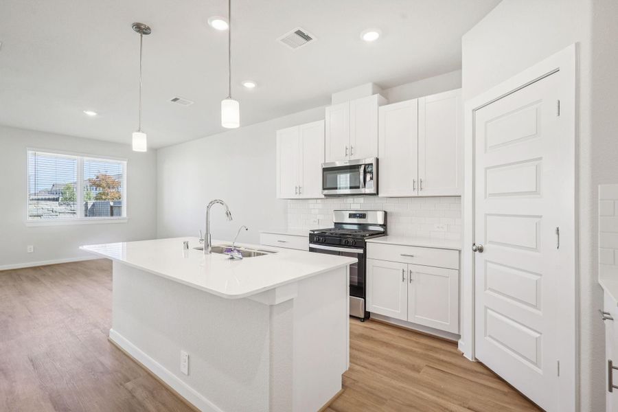 Furnished interior view inside a new home in , Kemah (Image 16).