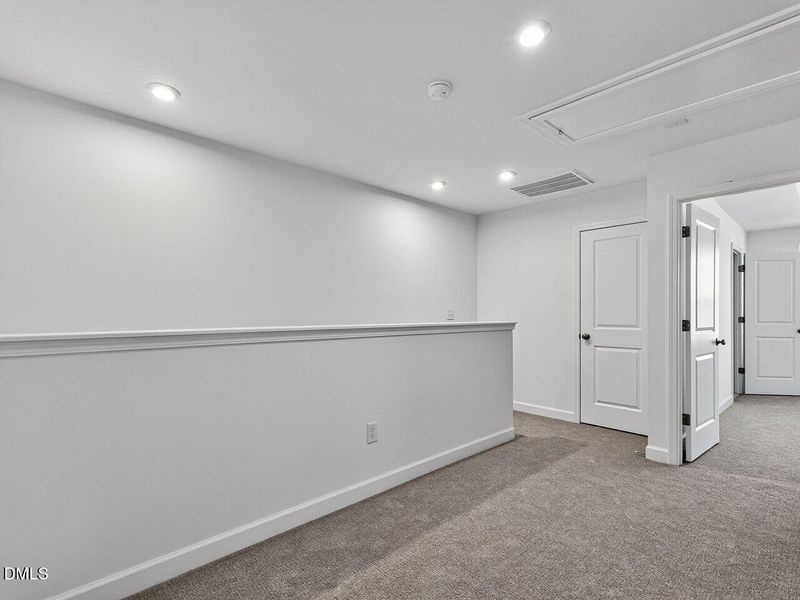 020-1280x960-upper-landing