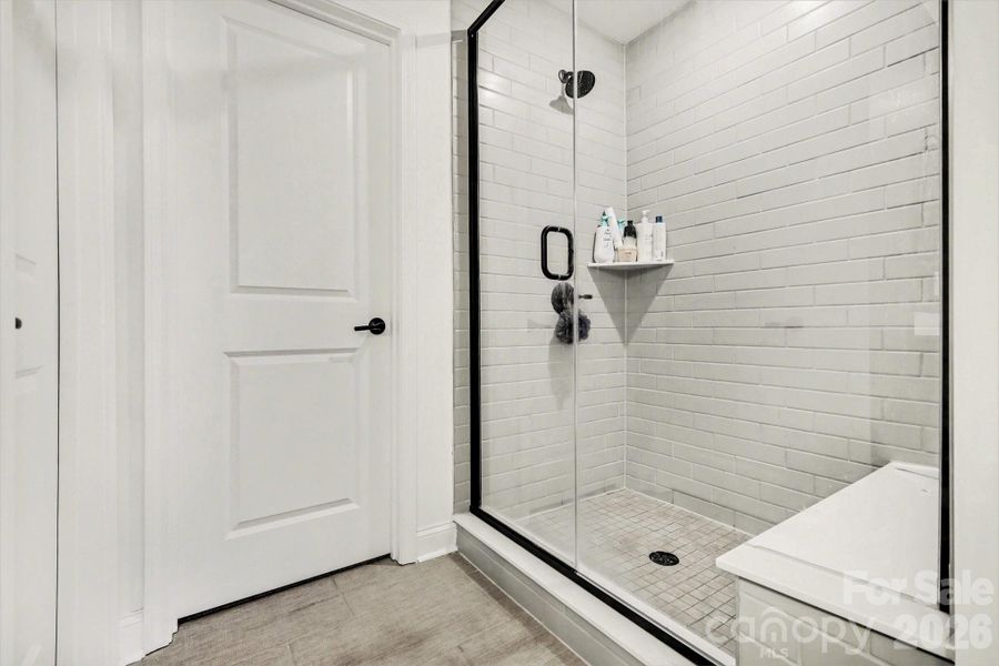 Image 46 of a home in Lakeside Glen.