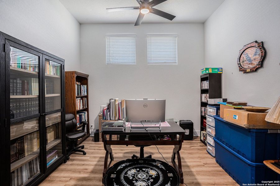 Furnished interior view inside a new home in Mesa Western, Cibolo (Image 26).