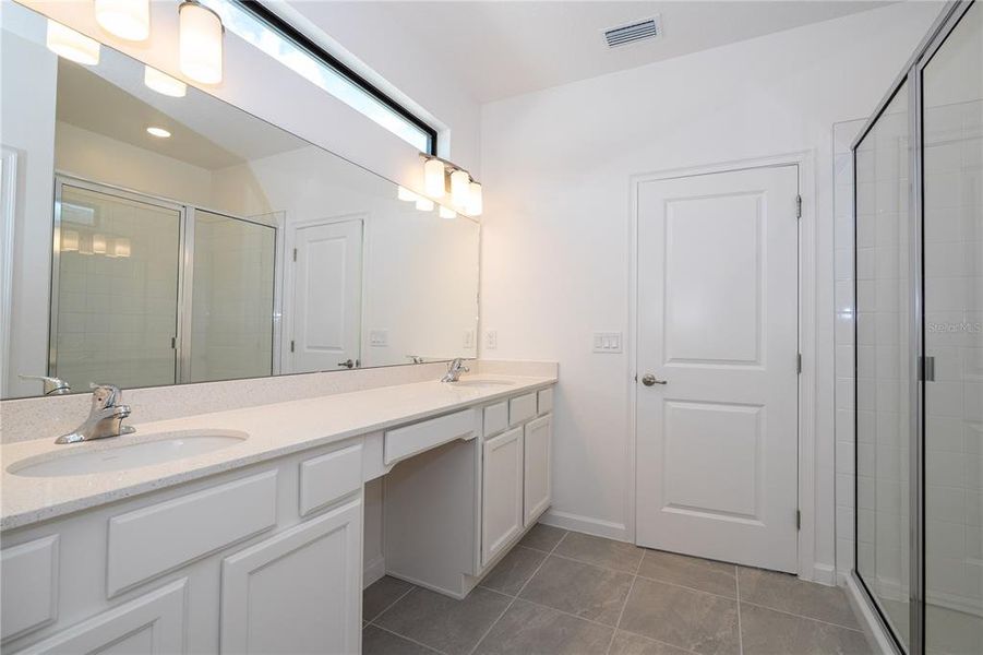 Furnished interior view inside a new home in , Orlando (Image 12).