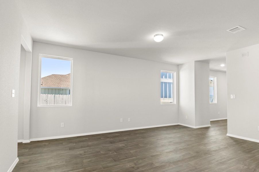Spacious, unfurnished interior of a new home in Harvest Ridge, Elgin (Image 20).
