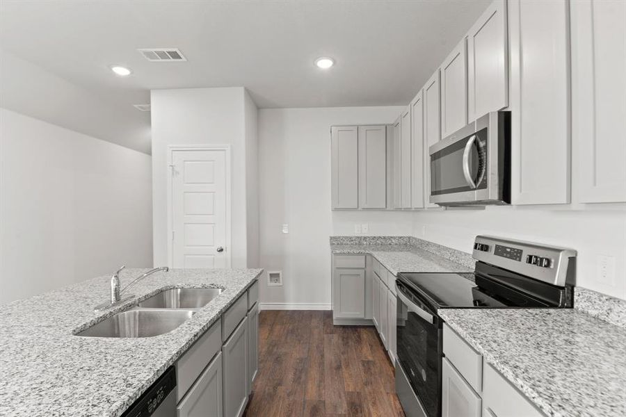 Furnished interior view inside a new home in Deer Creek, Fort Worth (Image 3). Furnished interior view inside a new home in Deer Creek, Fort Worth (Image 3).