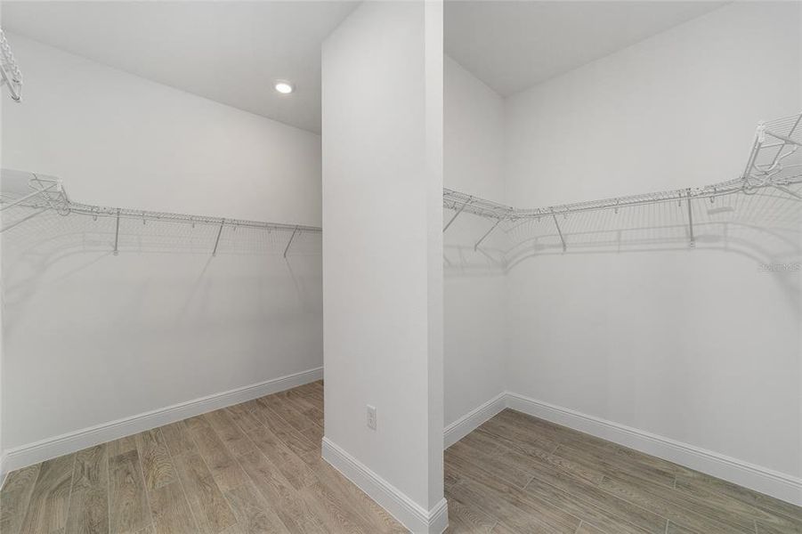 Spacious, unfurnished interior of a new home in , Ocala (Image 32).