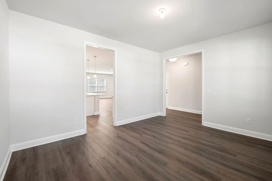 Spacious, unfurnished interior of a new home in Waterways, Richmond Hill (Image 29).