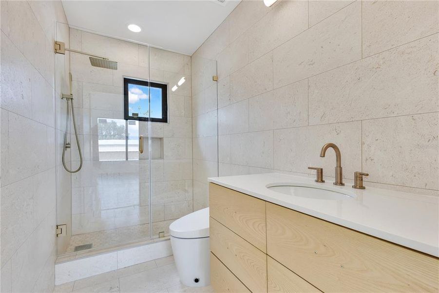 Second floor full bath