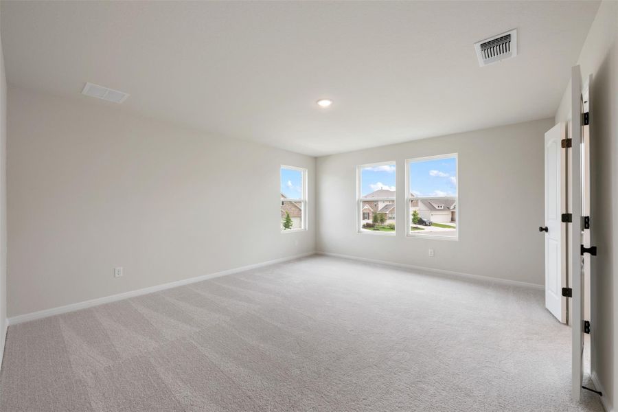 Spacious, unfurnished interior of a new home in Berry Creek Highlands, Georgetown (Image 27).