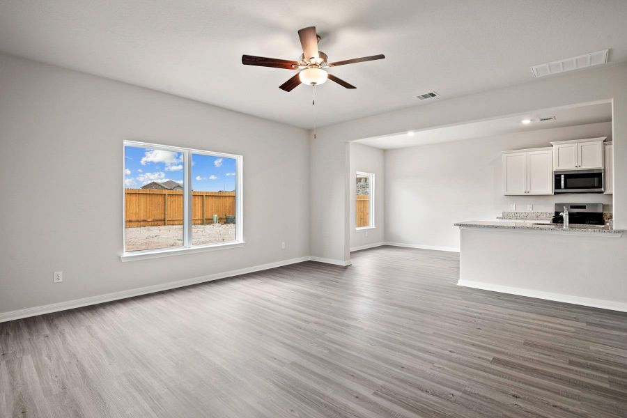 Spacious, unfurnished interior of a new home in Freeman Ranch, Katy (Image 13). Spacious, unfurnished interior of a new home in Freeman Ranch, Katy (Image 13).
