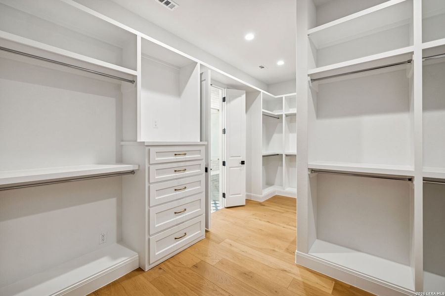 Spacious, unfurnished interior of a new home in , San Antonio (Image 81).