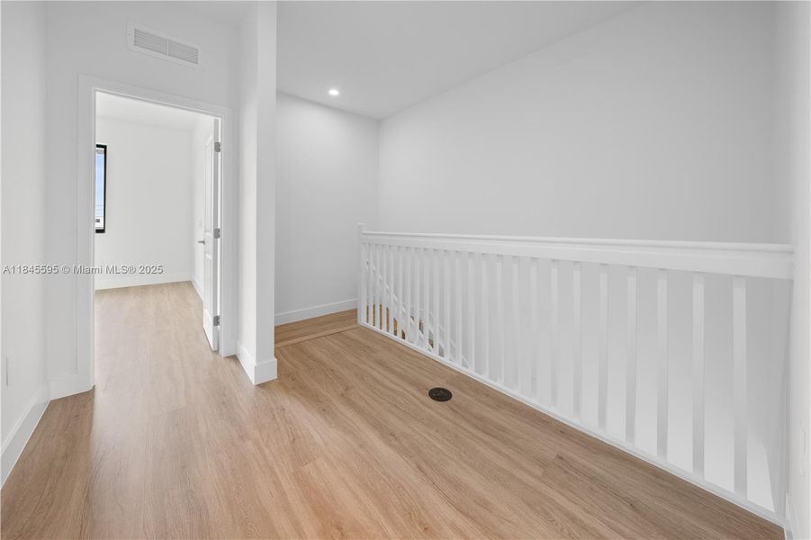 Spacious, unfurnished interior of a new home in , Florida City (Image 40).