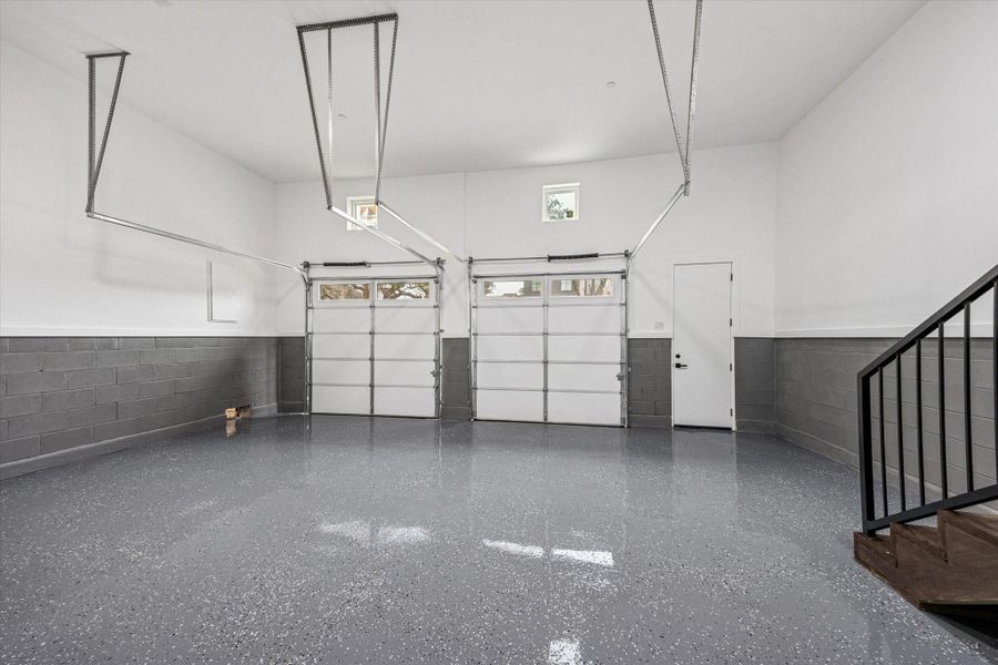 Spacious, unfurnished interior of a new home in , Bellaire (Image 34).