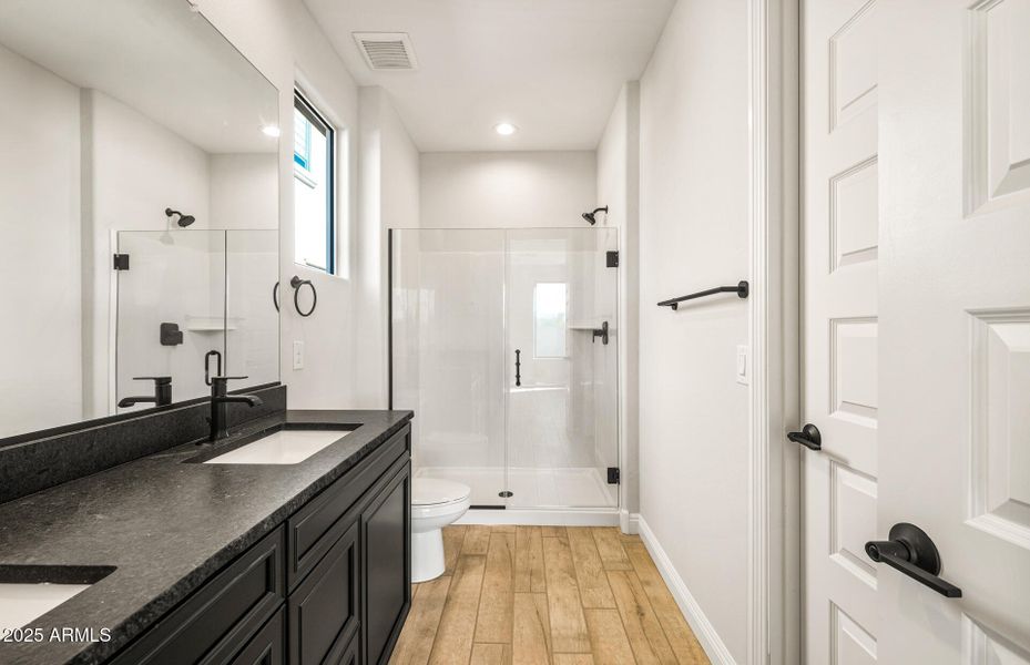 Owner's Bathroom Owner's Bathroom