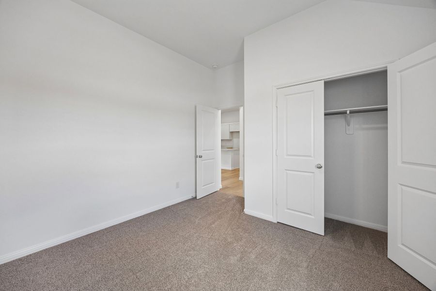 Spacious, unfurnished interior of a new home in Riviera Pines, Huffman (Image 28).