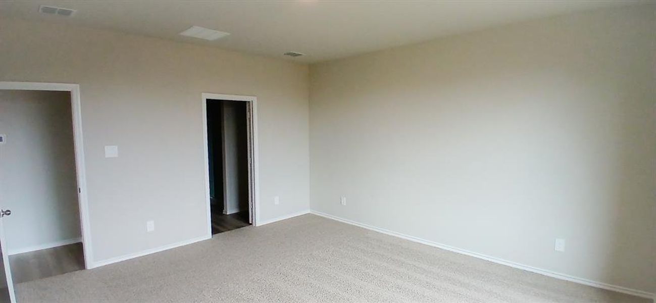 Spacious, unfurnished interior of a new home in The Canyons, Keene (Image 10).