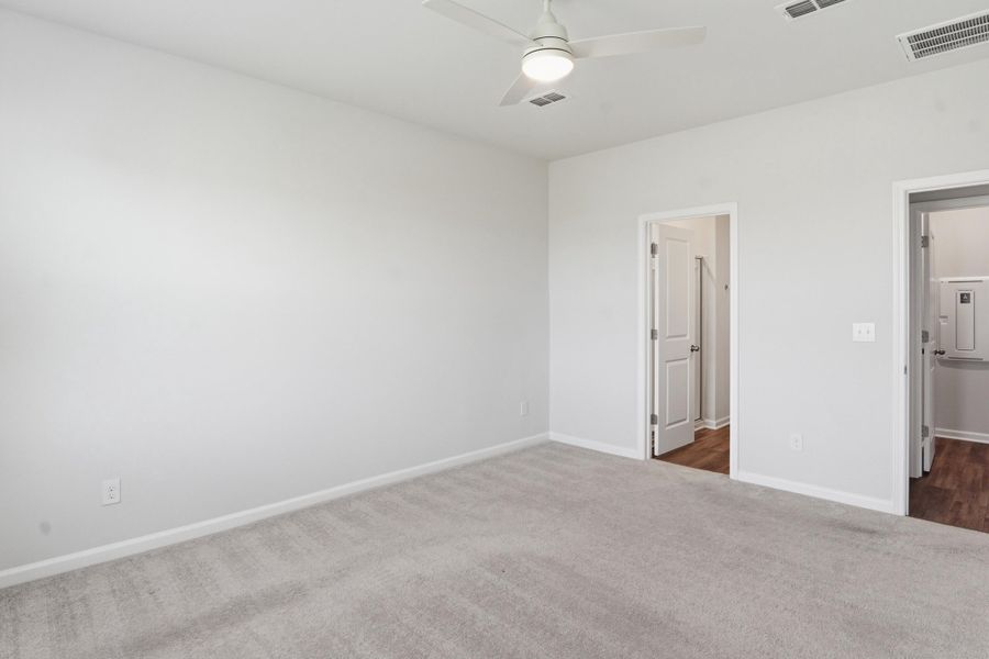 Spacious, unfurnished interior of a new home in Sanctuary Cove at Cane Bay, Summerville (Image 35).