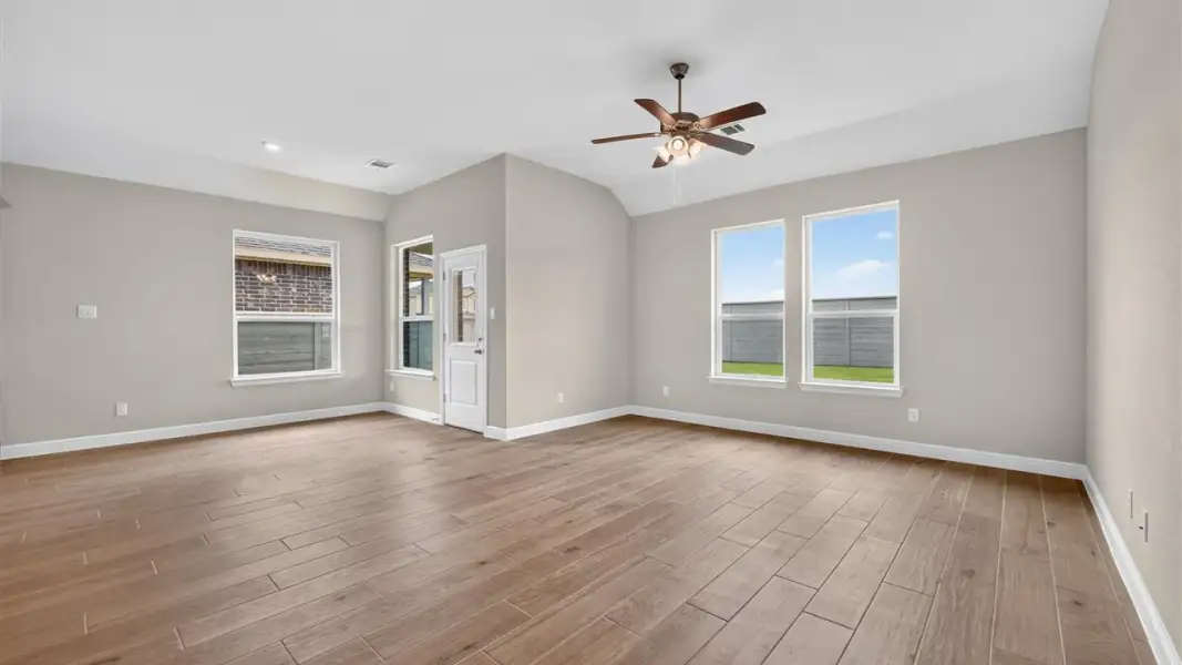 Spacious, unfurnished interior of a new home in Treeline, Justin (Image 17).