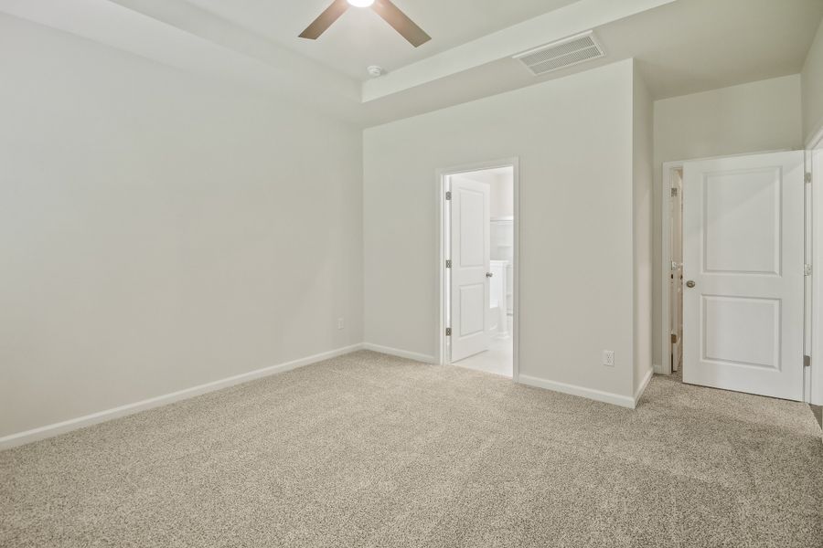 Spacious, unfurnished interior of a new home in Birdhaven, Lexington (Image 20).