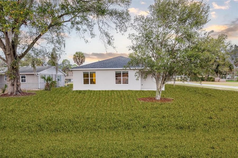 Exterior details and patio area of a home in , Debary (Image 3).