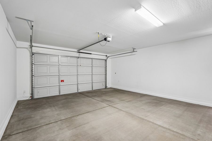 Spacious, unfurnished interior of a new home in Hawes Crossing, Mesa (Image 42).