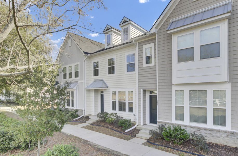 Exterior details and patio area of a home in , Summerville (Image 3).