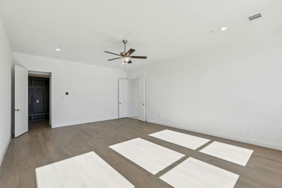 Representative unfurnished interior of a home built from the Franklin by Kindred Homes in Oak Creek Ranch, Waxahachie (Image 27).