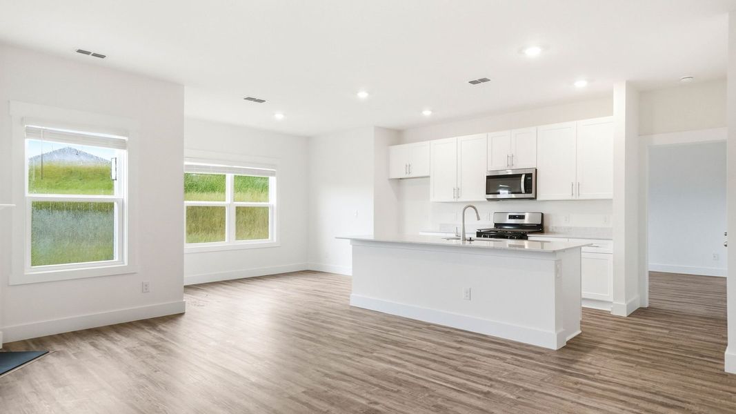 Spacious, unfurnished interior of a new home in Fieldcrest Acres, Blountville (Image 14).
