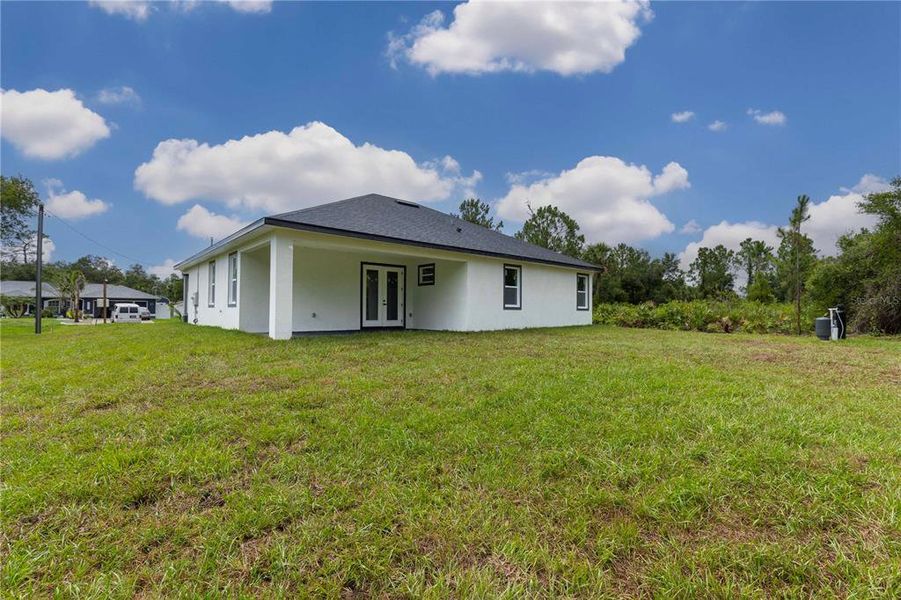 Exterior details and patio area of a home in , North Port (Image 4).