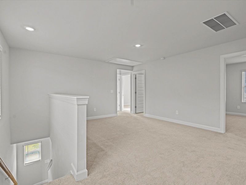 Spacious, unfurnished interior of a new home in Creek Ridge - Heritage Collection, Spartanburg (Image 13).