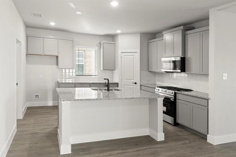 07. 705 Valley Pines - Kitchen (2) 07. 705 Valley Pines - Kitchen (2)