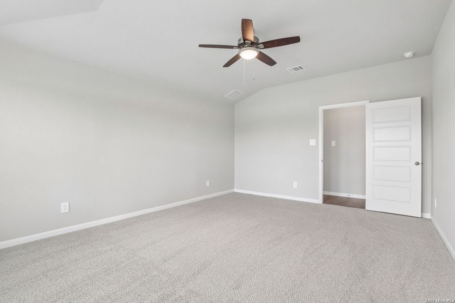 Spacious, unfurnished interior of a new home in Thomas Pond, San Antonio (Image 17). Spacious, unfurnished interior of a new home in Thomas Pond, San Antonio (Image 17).