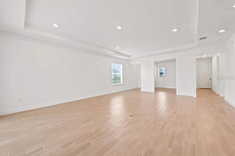 Spacious, unfurnished interior of a new home in , Palmetto (Image 24).