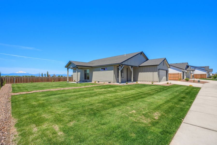 Exterior details and patio area of a home in Willowbrook, Madras (Image 28).