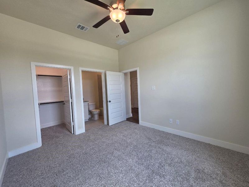 Spacious, unfurnished interior of a new home in , Brenham (Image 9).
