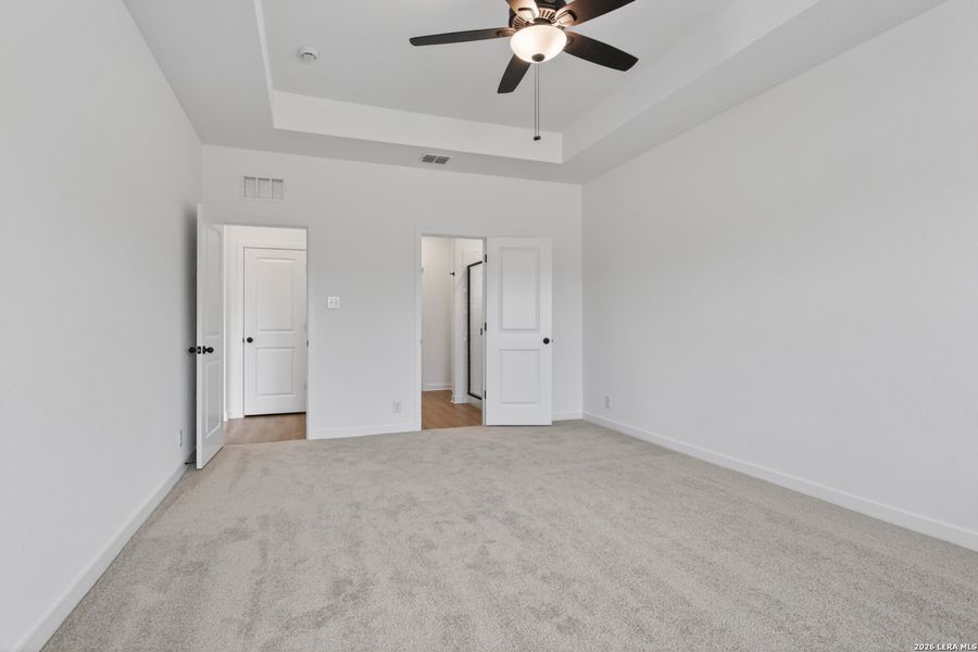 Spacious, unfurnished interior of a new home in Nopal Valley, San Antonio (Image 23).