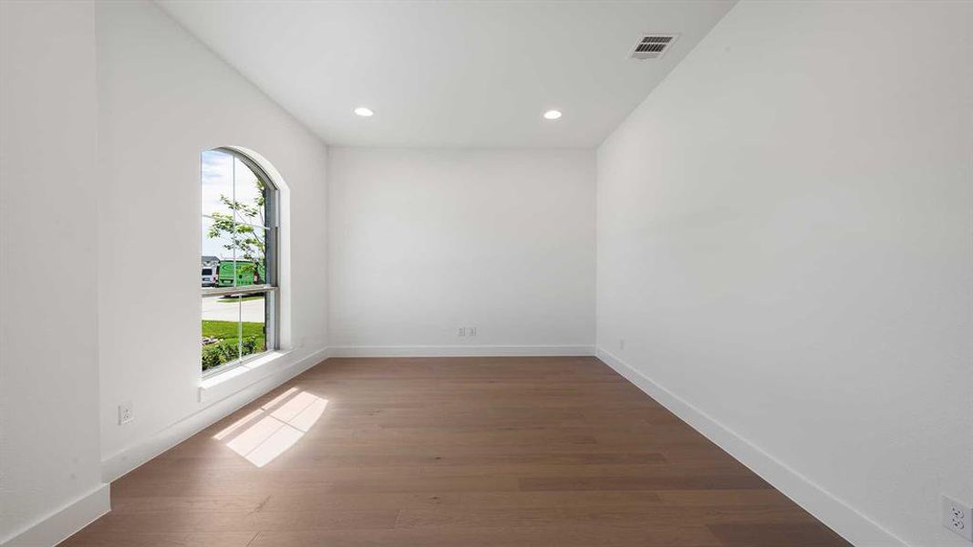 Spacious, unfurnished interior of a new home in Hillstead, Lavon (Image 20). Spacious, unfurnished interior of a new home in Hillstead, Lavon (Image 20).