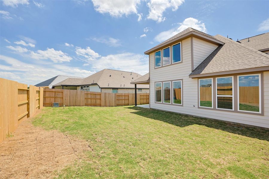 Exterior details and patio area of a home in Oakwood Estates, Waller (Image 25).
