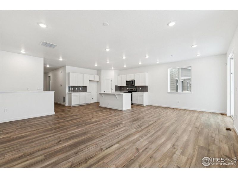 Spacious, unfurnished interior of a new home in The Overlook at Johnstown Farms, Johnstown (Image 24).