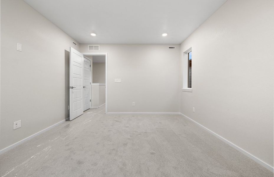 Spacious, unfurnished interior of a new home in Painted Prairie, Aurora (Image 18).